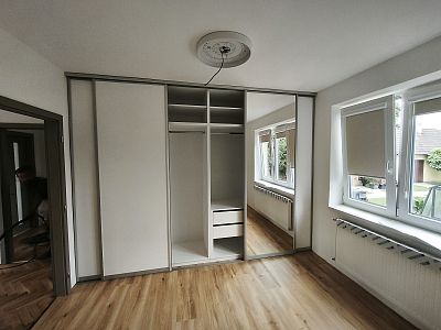 Realizace kuchyně na míru a vestavěné šatní skříně Široký Důl