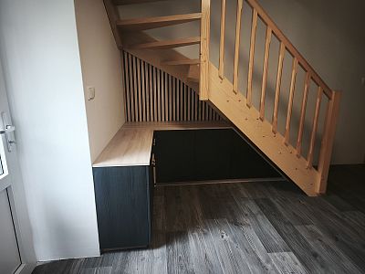Realizace moderního zádveří v rodinném domě na míru v Borové