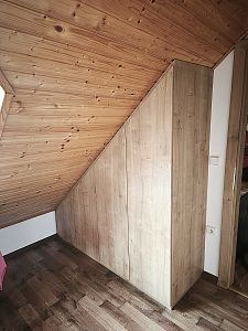 Realizace vestavěné skříně do podkroví v České Třebové